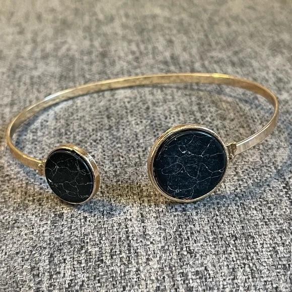 Jewelry three-piece set, necklace,a pair of earrings, and a bracelet - Picture 4 of 6